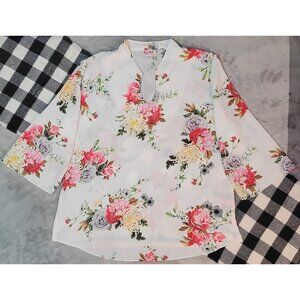 42 | Paloma Carmin | 3/4-Sleeve Floral V-Neck Blouse